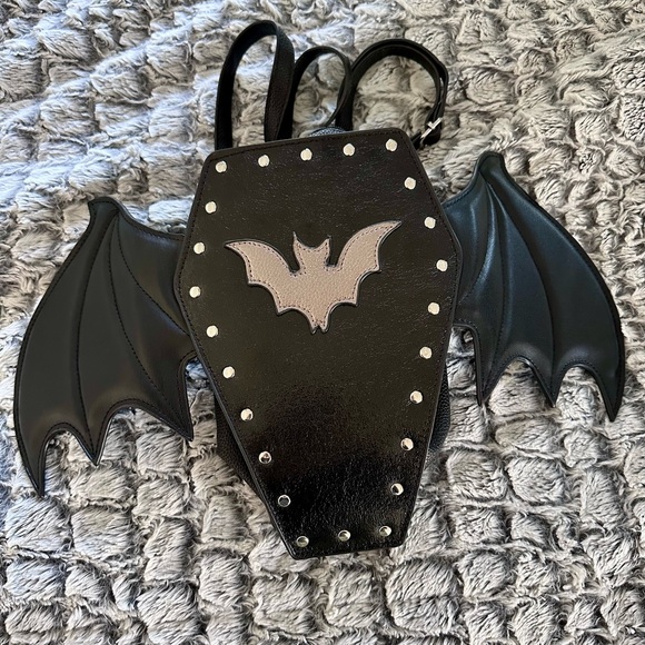 NWOT Gothic bat coffin purse bag - Picture 2 of 6